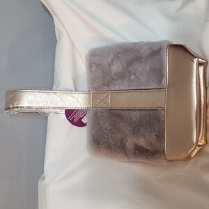 Arcadia Beauty Labs NWT Holiday faux fur wine bag